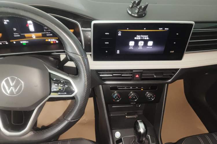 Used Volkswagen Tiguan L 2023 330TSI Automatic Two-Wheel Drive Comfort Edition Audio And AC Panel