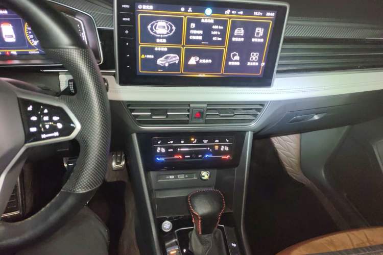 Used Volkswagen Tiguan L 2023 330TSI Automatic Two-Wheel Drive R-Line Enjoyment Edition Audio And AC Panel