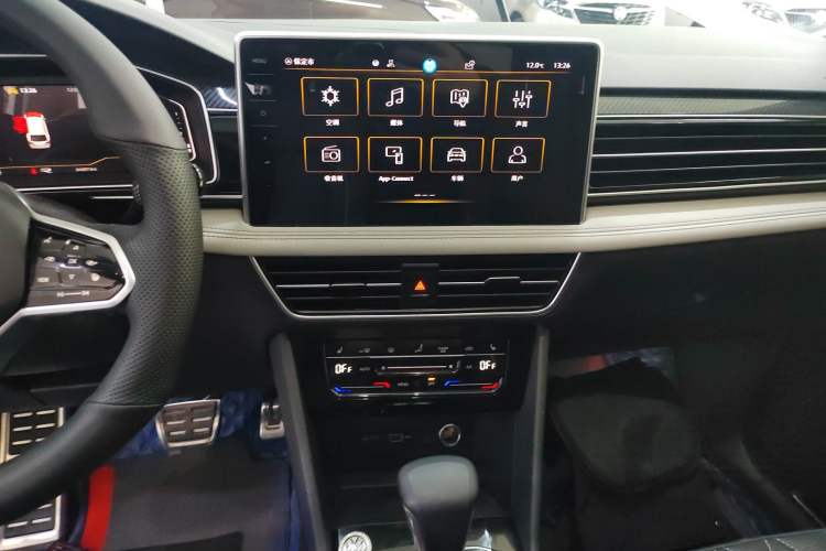 Used Volkswagen Tiguan L 2023 Restyled 330TSI Automatic Two-Wheel Drive R-Line Enhanced Comfort Version Audio And AC Panel