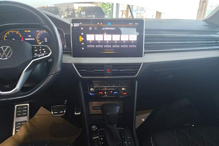 Used Volkswagen Tiguan L 2023 330TSI Automatic Two-Wheel Drive R-Line Enjoyment Edition Audio And AC Panel
