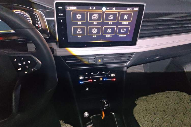 Used Volkswagen Tiguan L 2023 300TSI Automatic Two-Wheel Drive Smart Edition Audio And AC Panel
