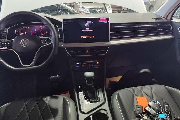Used Volkswagen Tiguan L 2023 300TSI Automatic Two-Wheel Drive Smart Edition Audio And AC Panel
