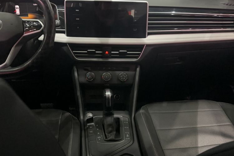Used Volkswagen Tiguan L 2023 330TSI Automatic Two-Wheel Drive Comfort Edition Audio And AC Panel