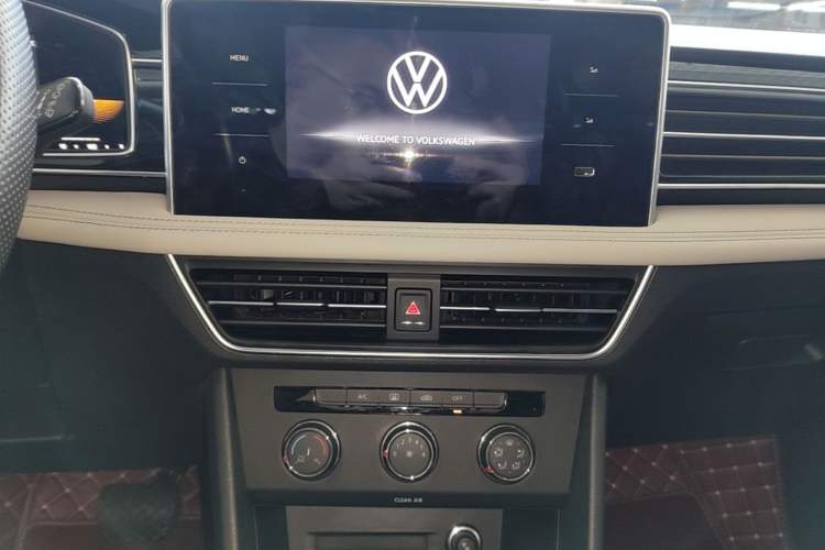 Used Volkswagen Tiguan L 2023 330TSI Automatic Two-Wheel Drive Comfort Edition Audio And AC Panel