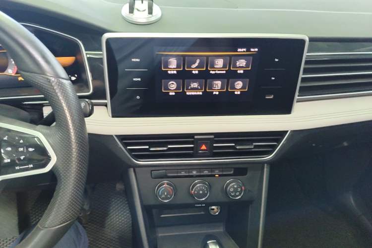 Used Volkswagen Tiguan L 2023 330TSI Automatic Two-Wheel Drive Comfort Edition Audio And AC Panel