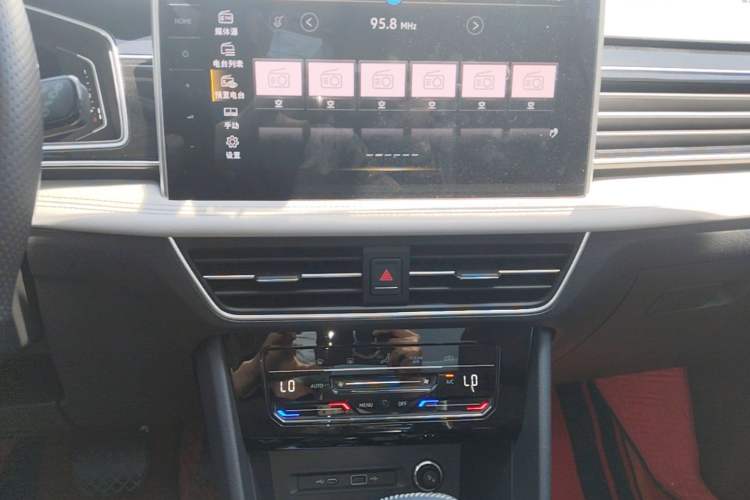 Used Volkswagen Tiguan L 2023 300TSI Automatic Two-Wheel Drive Smart Edition Audio And AC Panel