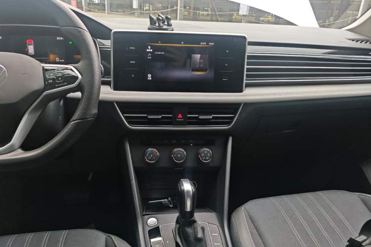 Used Volkswagen Tiguan L 2023 330TSI Automatic Two-Wheel Drive Comfort Edition Audio And AC Panel