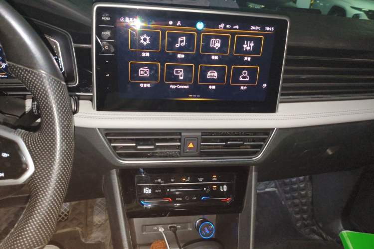 Used Volkswagen Tiguan L 2023 330TSI Automatic Two-Wheel Drive Smart Edition Audio And AC Panel