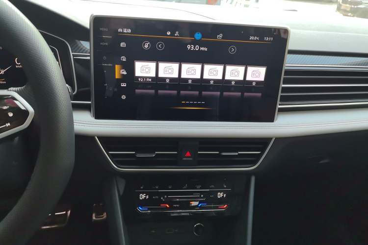 Used Volkswagen Tiguan L 2023 Facelifted 380TSI Automatic All-Wheel Drive R-Line Plus Version 7-Seater Audio And AC Panel