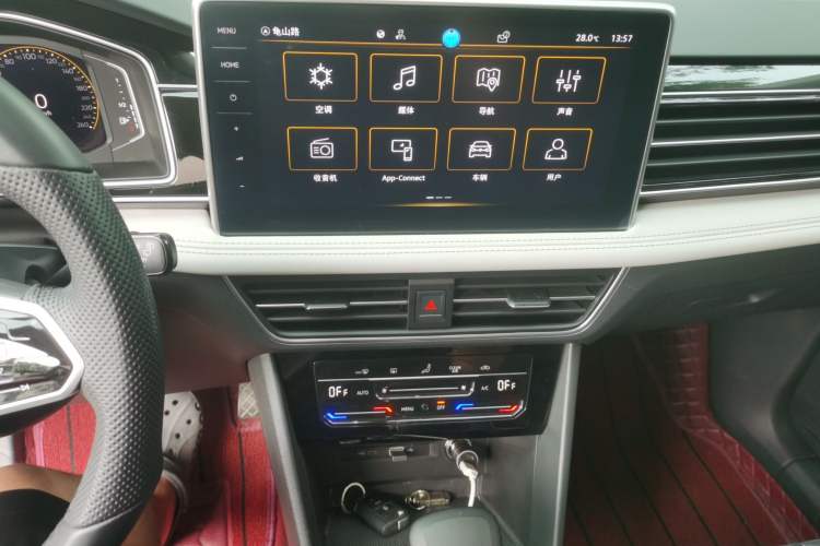 Used Volkswagen Tiguan L 2023 300TSI Automatic Two-Wheel Drive Smart Edition Audio And AC Panel