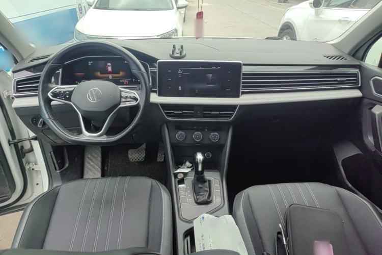 Used Volkswagen Tiguan L 2023 330TSI Automatic Two-Wheel Drive Comfort Edition Center Console