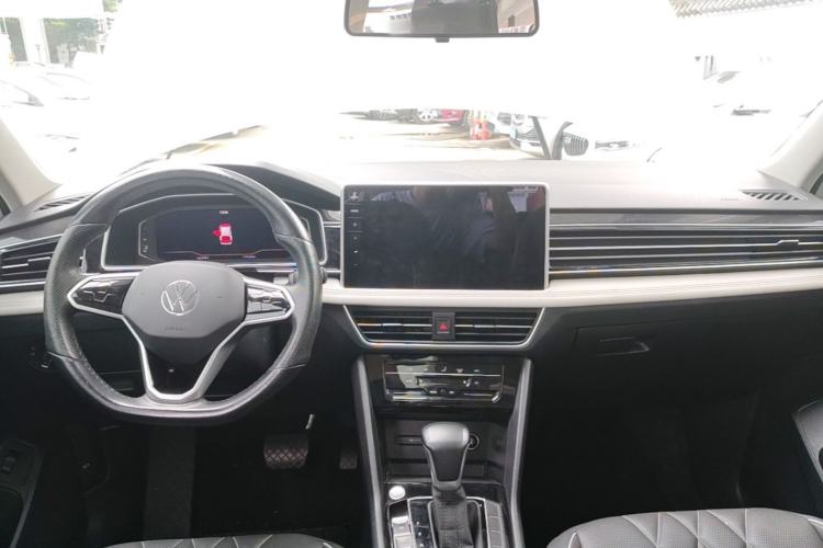 Used Volkswagen Tiguan L 2023 300TSI Automatic Two-Wheel Drive Smart Edition Center Console