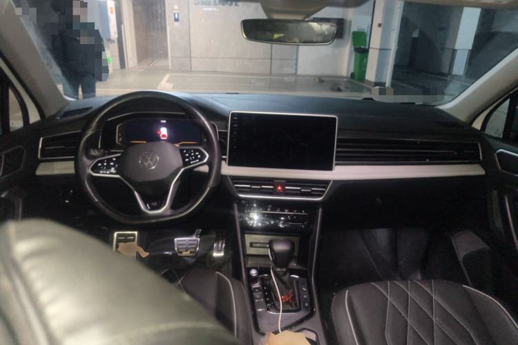 Used Volkswagen Tiguan L 2023 330TSI Automatic Two-Wheel Drive R-Line Enjoyment Edition Center Console
