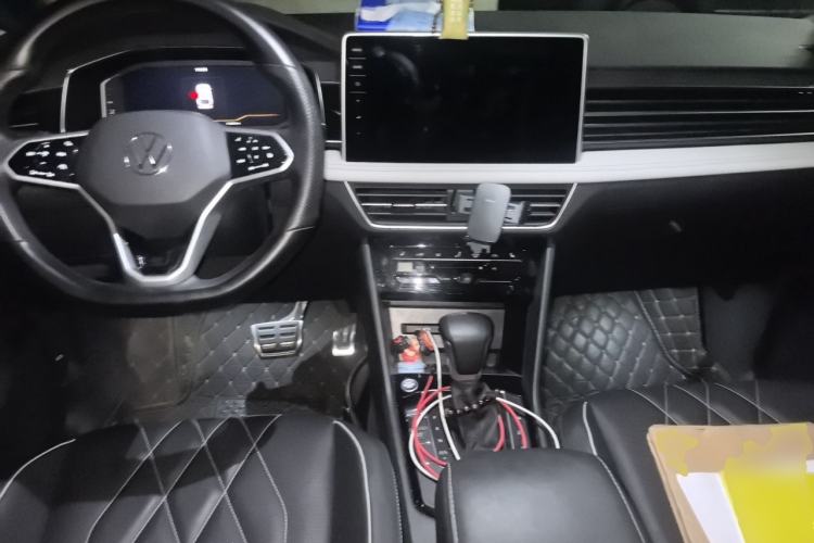 Used Volkswagen Tiguan L 2023 330TSI Automatic Two-Wheel Drive R-Line Enjoyment Edition Center Console