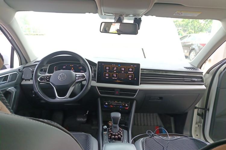 Used Volkswagen Tiguan L 2023 Revised Version 330TSI Automatic Two-Wheel Drive Smart Enjoyment Edition Center Console