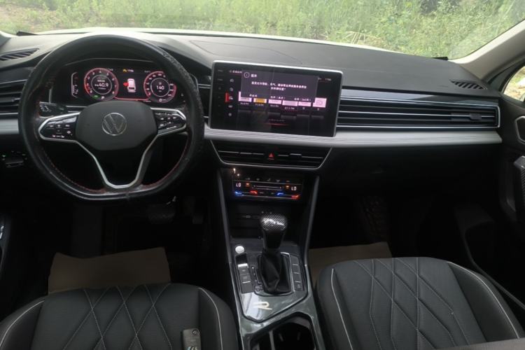 Used Volkswagen Tiguan L 2023 330TSI Automatic Two-Wheel Drive Smart Edition Center Console