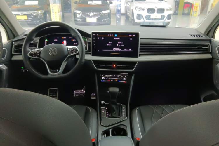 Used Volkswagen Tiguan L 2023 330TSI Automatic Two-Wheel Drive R-Line Enjoyment Edition Center Console
