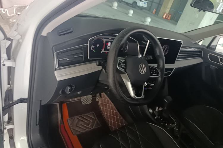 Used Volkswagen Tiguan L 2023 Revised Version 330TSI Automatic Two-Wheel Drive Smart Enjoyment Edition Center Console