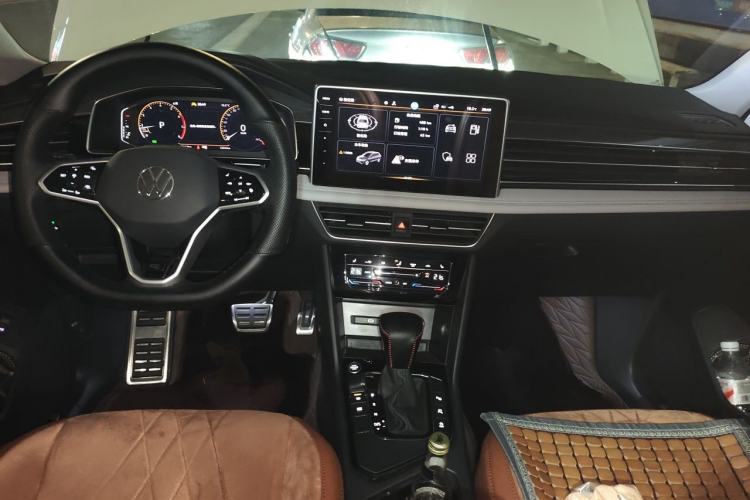 Used Volkswagen Tiguan L 2023 330TSI Automatic Two-Wheel Drive R-Line Enjoyment Edition Center Console