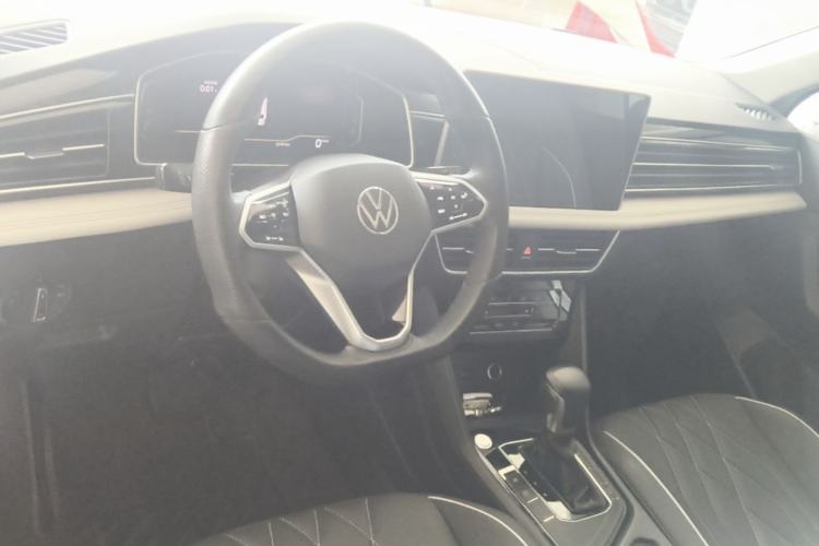 Used Volkswagen Tiguan L 2023 330TSI Automatic Two-Wheel Drive Smart Edition Center Console
