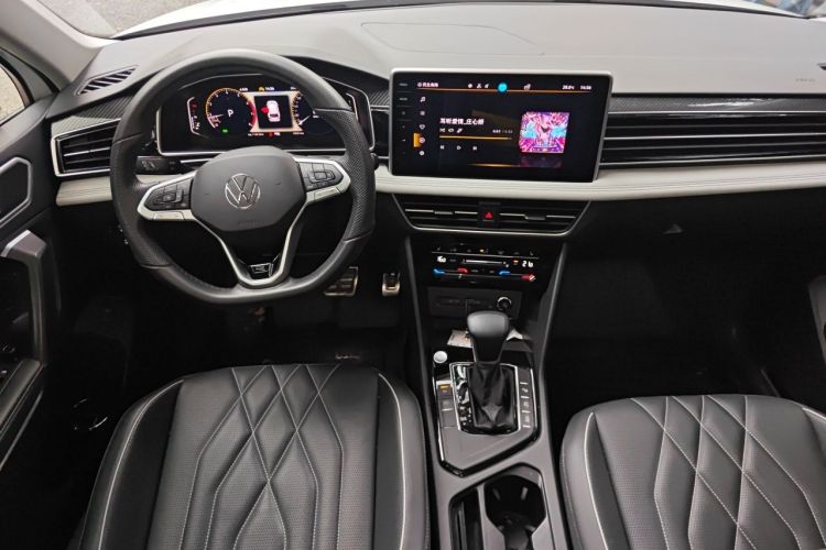 Used Volkswagen Tiguan L 2023 Restyled 330TSI Automatic Two-Wheel Drive R-Line Enhanced Comfort Version Center Console