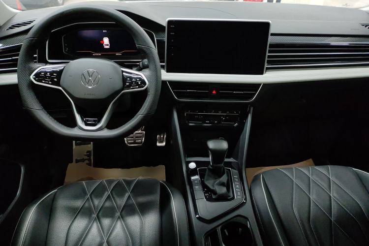 Used Volkswagen Tiguan L 2023 330TSI Automatic Two-Wheel Drive R-Line Enjoyment Edition Center Console
