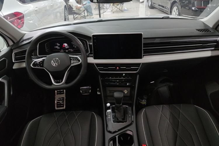 Used Volkswagen Tiguan L 2023 330TSI Automatic Two-Wheel Drive R-Line Enjoyment Edition Center Console