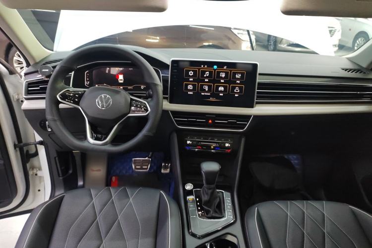 Used Volkswagen Tiguan L 2023 Restyled 330TSI Automatic Two-Wheel Drive R-Line Enhanced Comfort Version Center Console