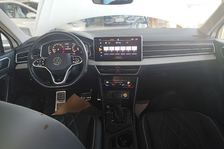 Used Volkswagen Tiguan L 2023 330TSI Automatic Two-Wheel Drive R-Line Enjoyment Edition Center Console