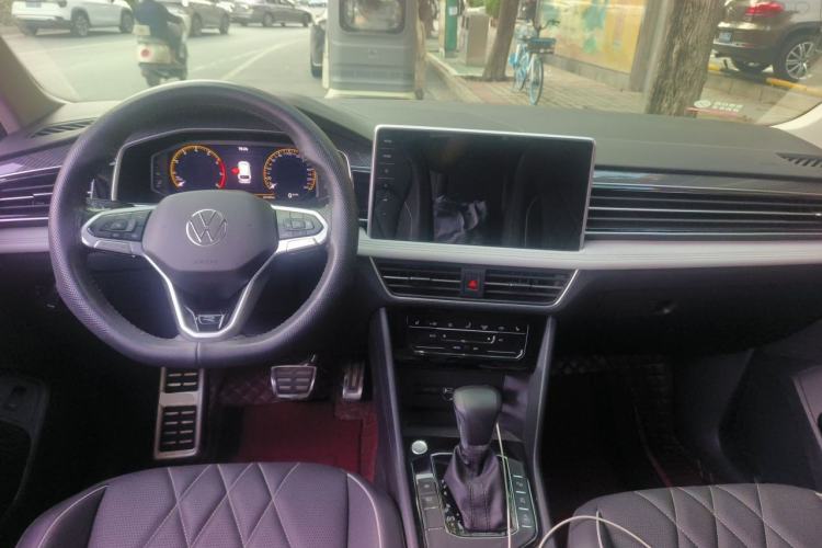 Used Volkswagen Tiguan L 2023 Restyled 330TSI Automatic Two-Wheel Drive R-Line Enhanced Comfort Version Center Console
