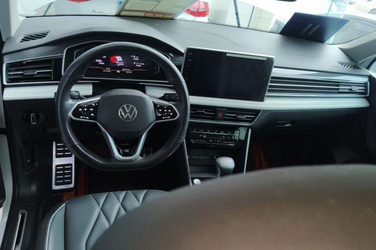 Used Volkswagen Tiguan L 2023 Restyled 330TSI Automatic Two-Wheel Drive R-Line Enhanced Comfort Version Center Console