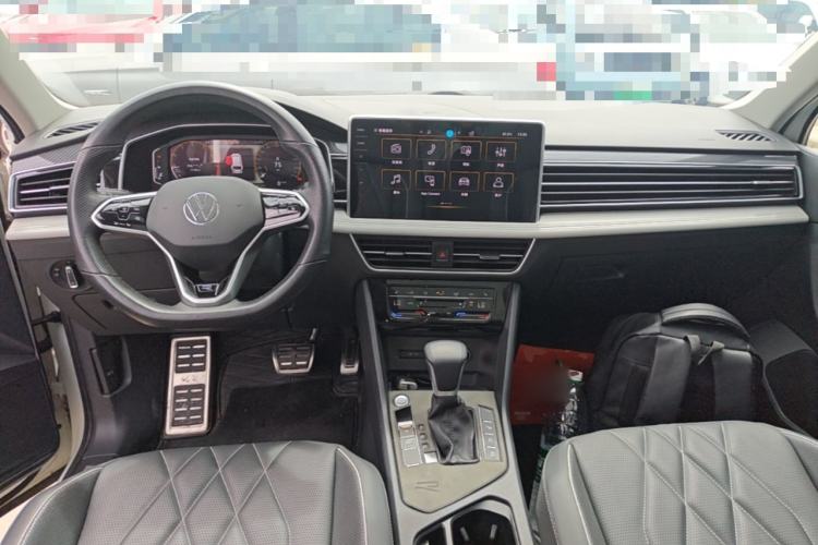 Used Volkswagen Tiguan L 2023 Restyled 330TSI Automatic Two-Wheel Drive R-Line Enhanced Comfort Version Center Console