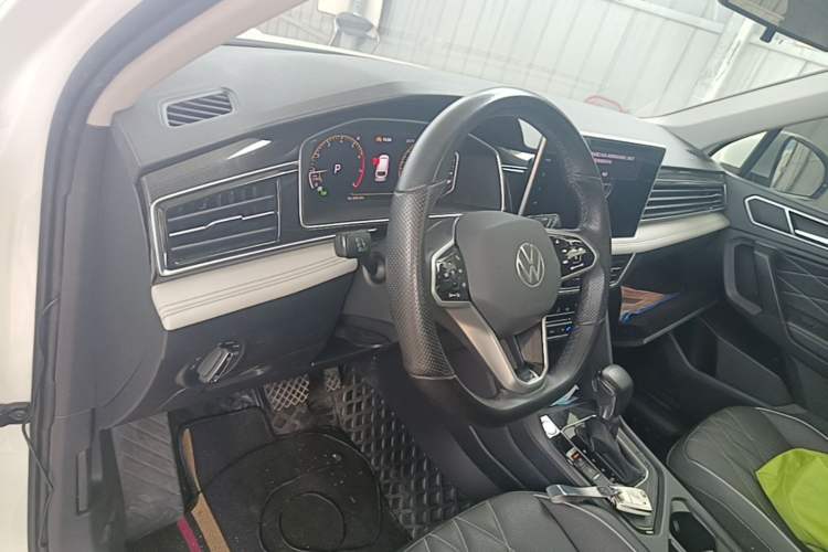 Used Volkswagen Tiguan L 2023 330TSI Automatic Two-Wheel Drive Smart Edition Center Console