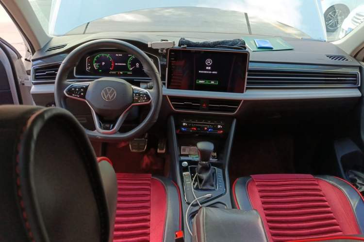 Used Volkswagen Tiguan L 2023 Restyled 330TSI Automatic Two-Wheel Drive R-Line Enhanced Comfort Version Center Console