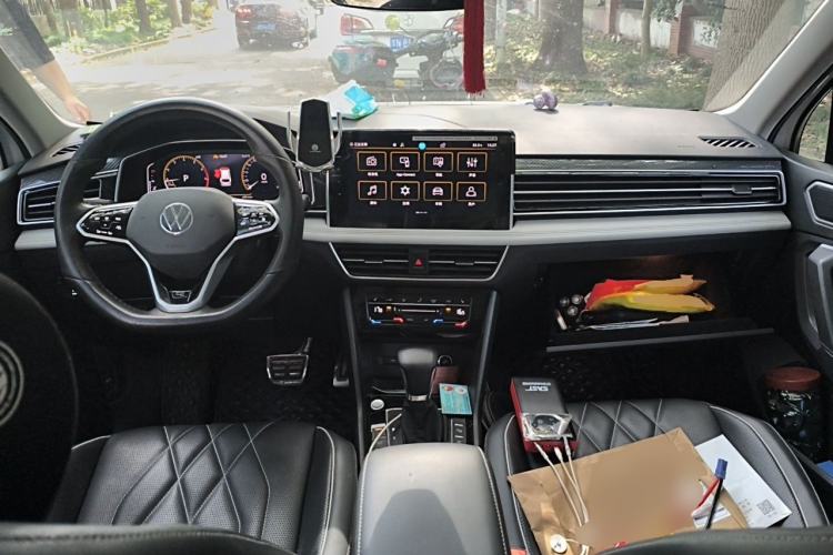 Used Volkswagen Tiguan L 2023 330TSI Automatic Two-Wheel Drive R-Line Enjoyment Edition Center Console