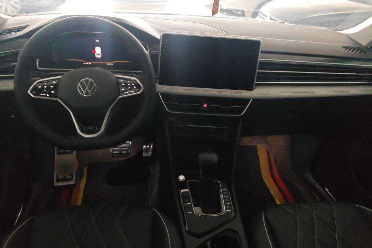 Used Volkswagen Tiguan L 2023 330TSI Automatic Two-Wheel Drive R-Line Enjoyment Edition Center Console