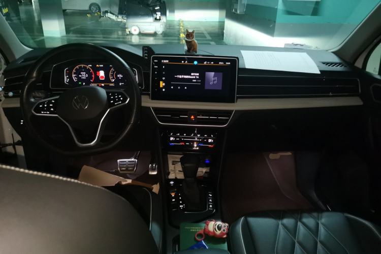 Used Volkswagen Tiguan L 2023 Restyled 330TSI Automatic Two-Wheel Drive R-Line Enhanced Comfort Version Center Console