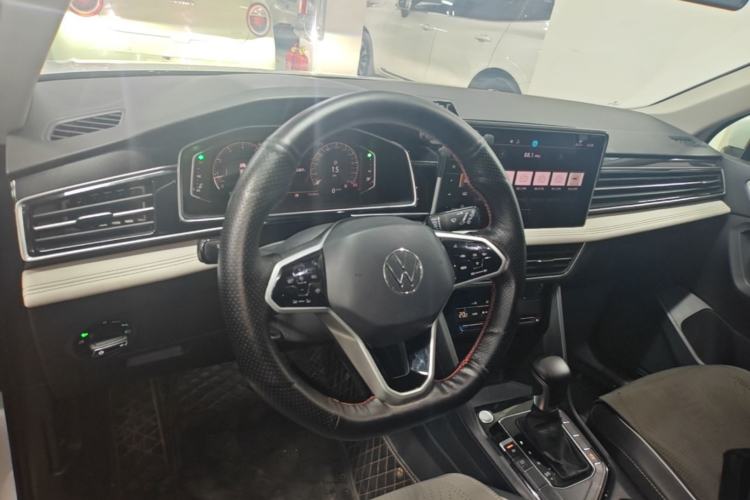 Used Volkswagen Tiguan L 2023 300TSI Automatic Two-Wheel Drive Smart Edition Center Console