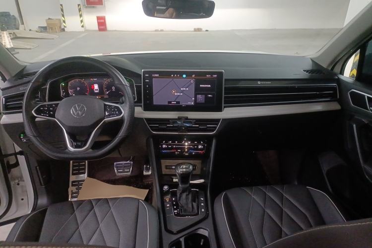 Used Volkswagen Tiguan L 2023 Restyled 330TSI Automatic Two-Wheel Drive R-Line Enhanced Comfort Version Center Console