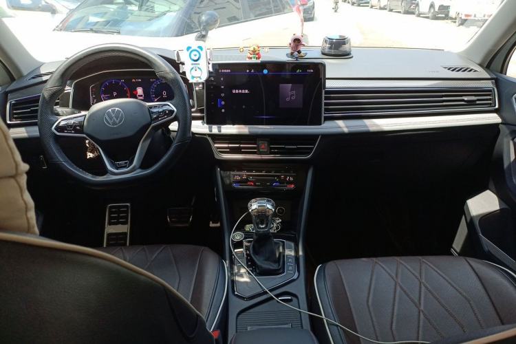 Used Volkswagen Tiguan L 2023 330TSI Automatic Two-Wheel Drive R-Line Flagship Edition Center Console