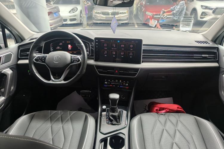 Used Volkswagen Tiguan L 2023 Restyled 330TSI Automatic Two-Wheel Drive R-Line Enhanced Comfort Version Center Console