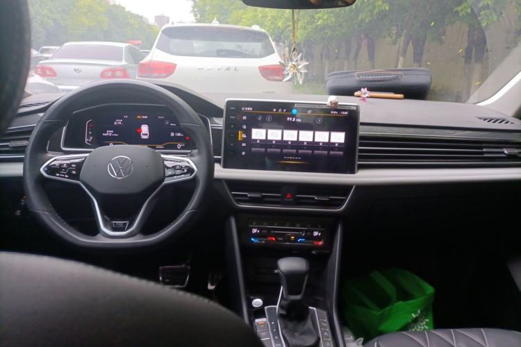 Used Volkswagen Tiguan L 2023 Restyled 330TSI Automatic Two-Wheel Drive R-Line Enhanced Comfort Version Center Console