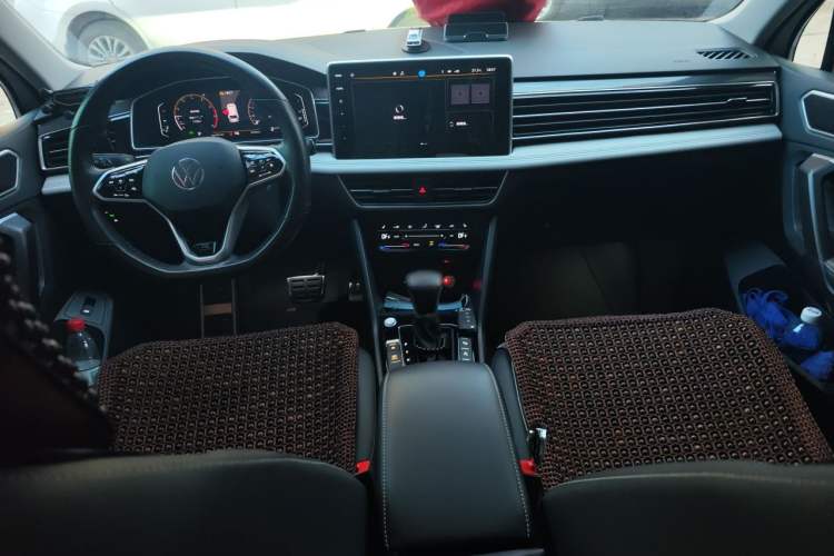 Used Volkswagen Tiguan L 2023 Restyled 330TSI Automatic Two-Wheel Drive R-Line Enhanced Comfort Version Center Console