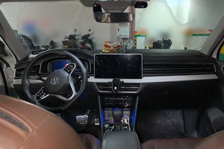Used Volkswagen Tiguan L 2023 Restyled 330TSI Automatic Two-Wheel Drive R-Line Enhanced Comfort Version Center Console