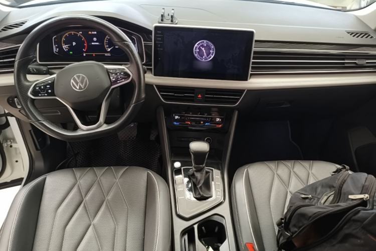 Used Volkswagen Tiguan L 2023 300TSI Automatic Two-Wheel Drive Smart Edition Center Console