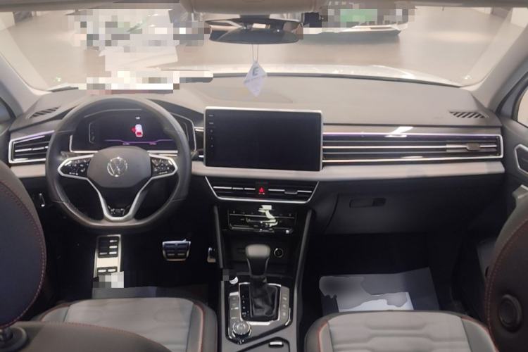 Used Volkswagen Tiguan L 2023 Facelift 380TSI Automatic All-Wheel Drive R-Line Flagship 7-Seater Center Console
