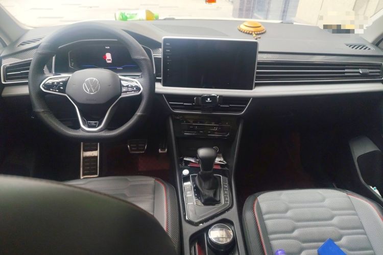 Used Volkswagen Tiguan L 2023 330TSI Automatic Two-Wheel Drive R-Line Flagship Edition Center Console