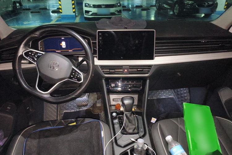 Used Volkswagen Tiguan L 2023 330TSI Automatic Two-Wheel Drive Smart Edition Center Console