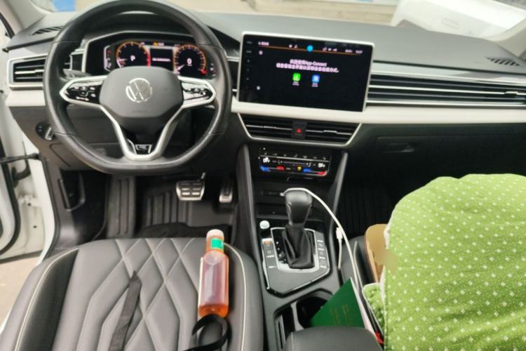 Used Volkswagen Tiguan L 2023 330TSI Automatic Two-Wheel Drive R-Line Enjoyment Edition Center Console