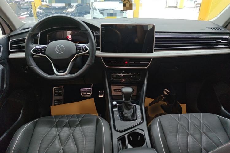 Used Volkswagen Tiguan L 2023 330TSI Automatic Two-Wheel Drive R-Line Enjoyment Edition Center Console
